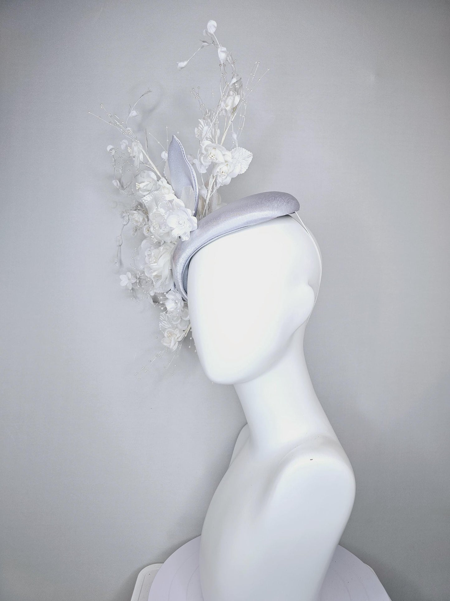 kentucky derby hat fascinator silver gray satin with ivory white satin flowers, white velvet leaves with decorative pearl strings