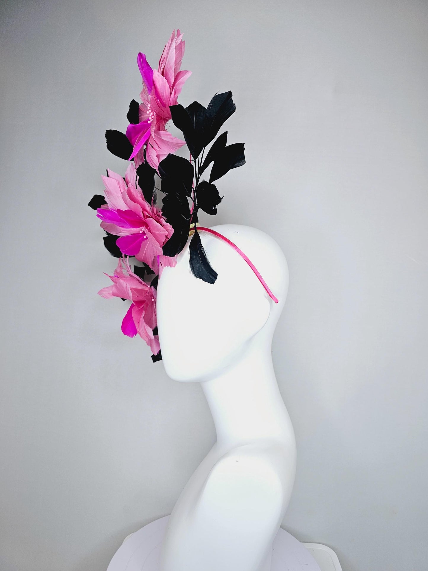 kentucky derby hat fascinator with large light pink bright fuchsia pink feather flowers and black branching feathers