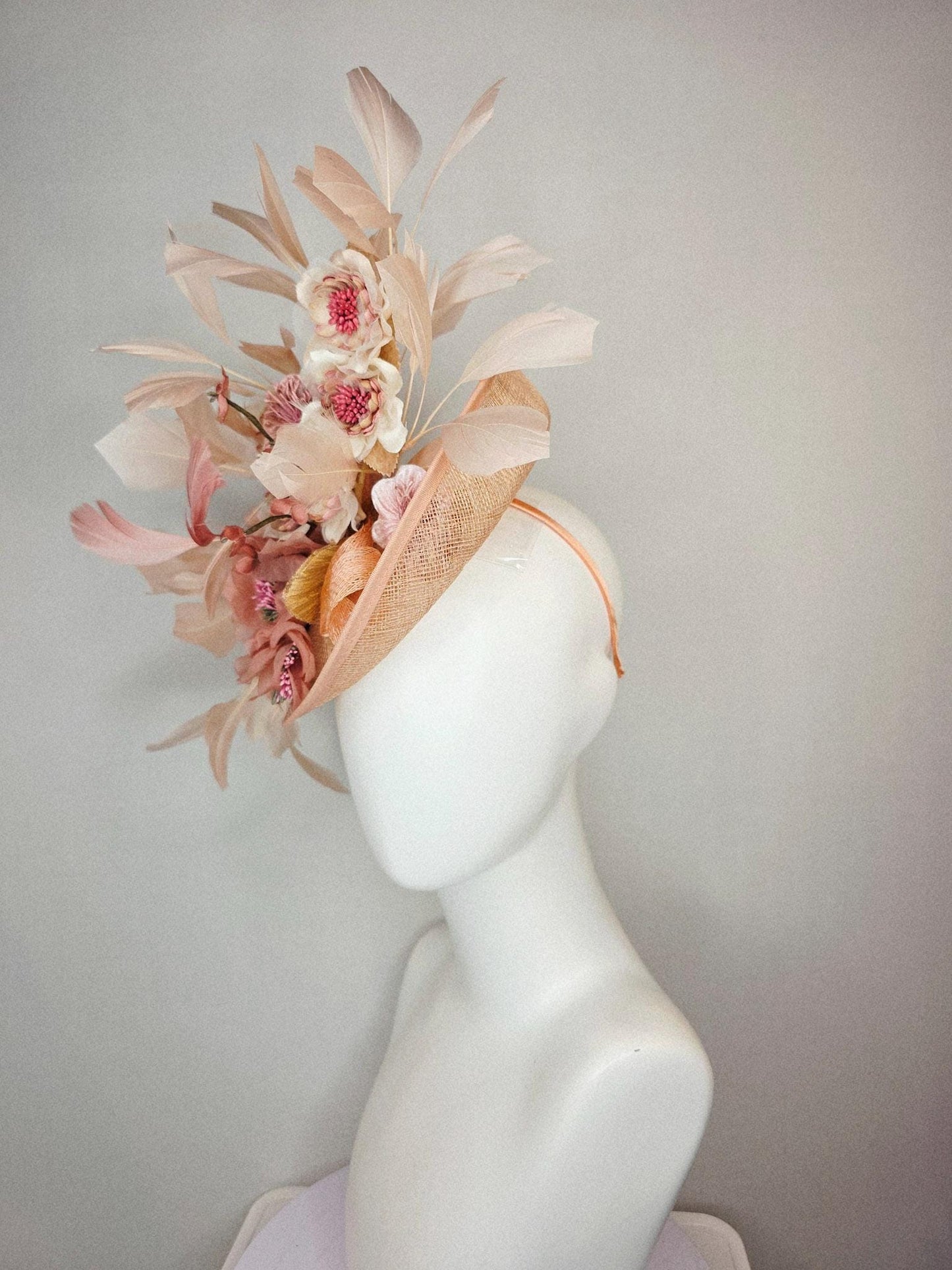 kentucky derby hat fascinator champagne beige sinamay saucer with curls dusty rose light pink organza satin flowers champagne beige feathers