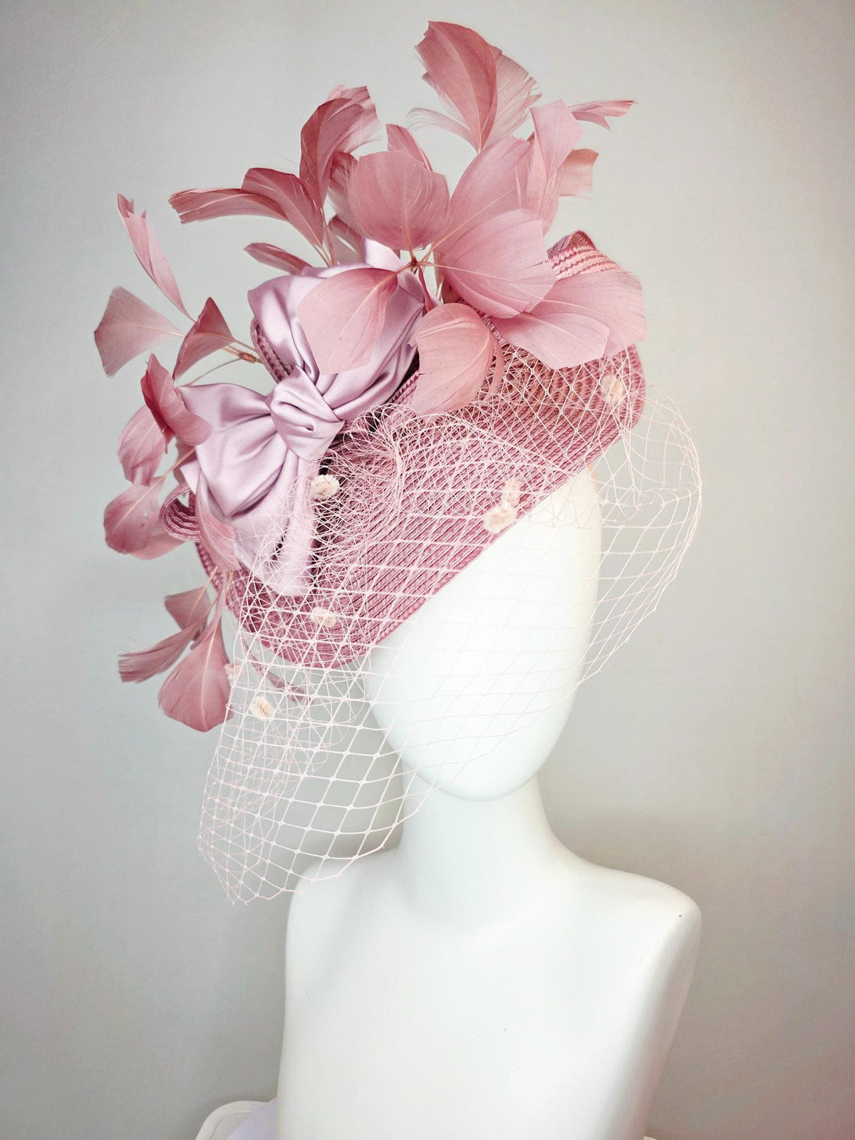 kentucky derby hat fascinator dusty mauve pink straw saucer with lilac pink satin bow dusty pink branching feathers light pink mesh veil
