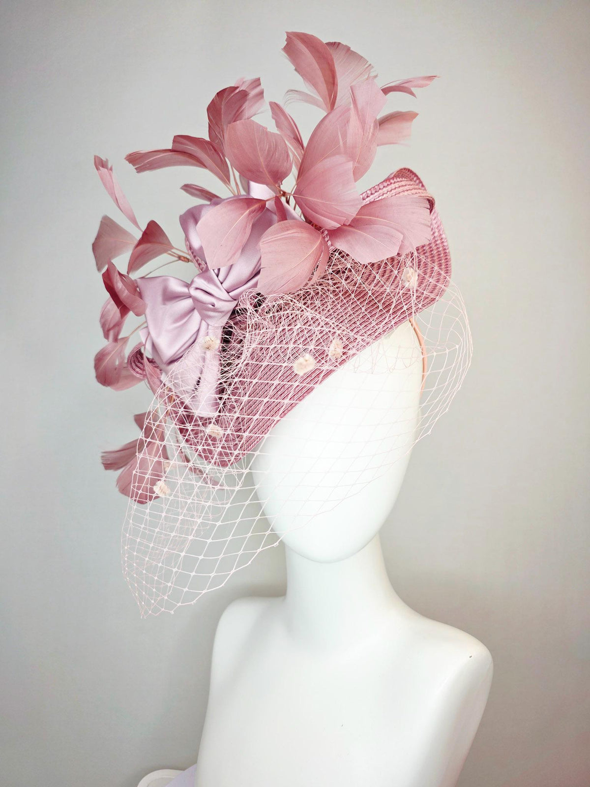 kentucky derby hat fascinator dusty mauve pink straw saucer with lilac pink satin bow dusty pink branching feathers light pink mesh veil