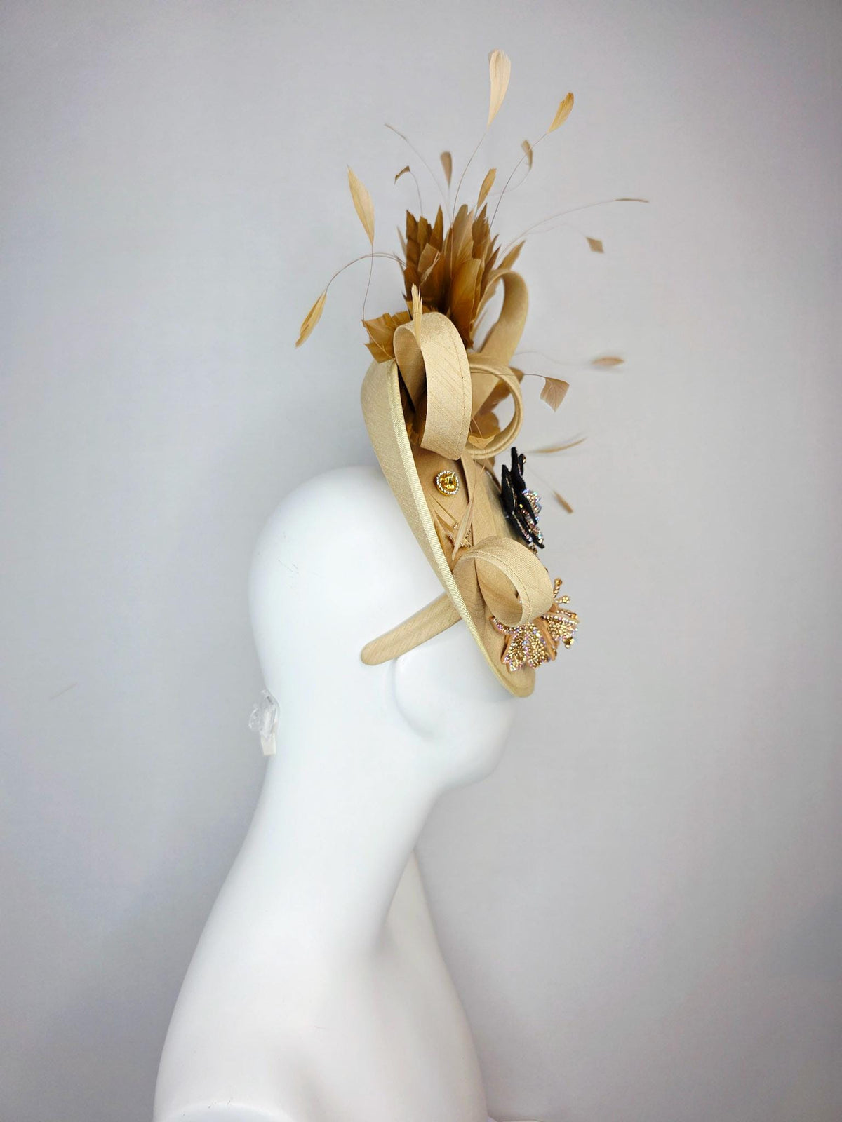 kentucky derby hat fascinator beige shantung saucer with shantung bow gold silver crystal rhinestone flowers tan beige gold feathers