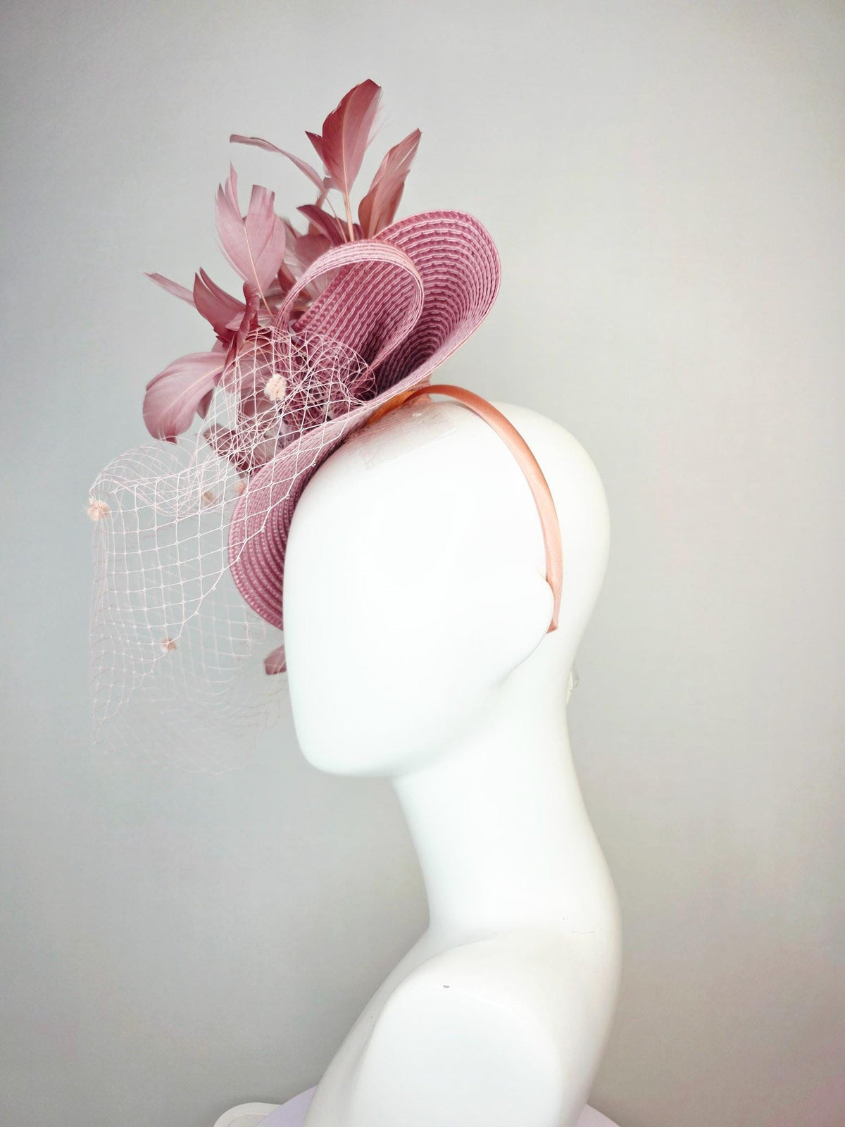 kentucky derby hat fascinator dusty mauve pink straw saucer with lilac pink satin bow dusty pink branching feathers light pink mesh veil