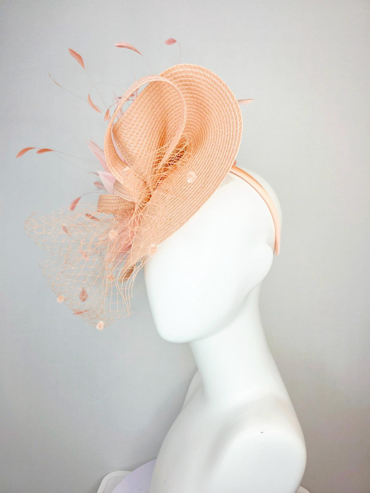 kentucky derby hat fascinator neutral champagne beige straw saucer with champagne straw bow light baby pink feathers and champagne mesh veil